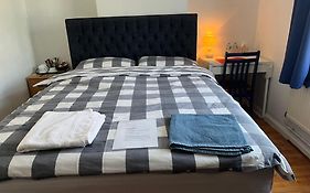 Large Double Bedroom With Free On Site Parking